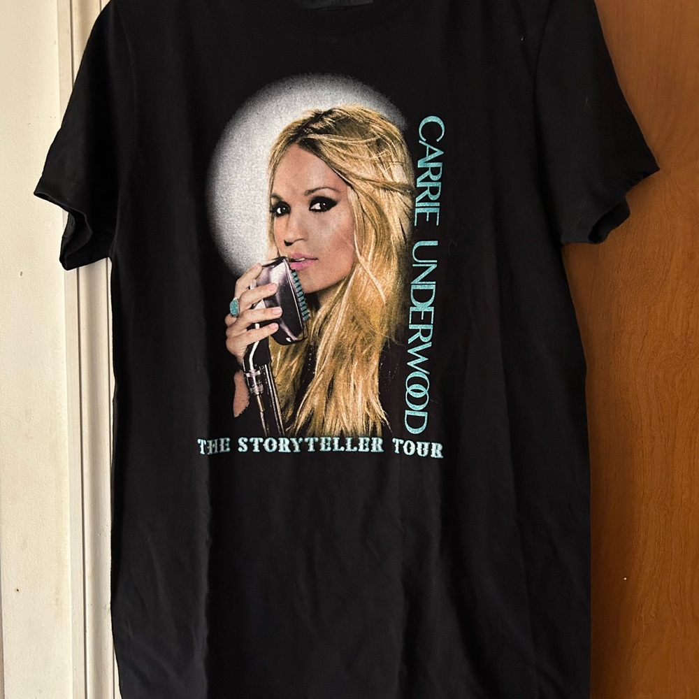 Carrie Underwood Black Graphic T-Shirt